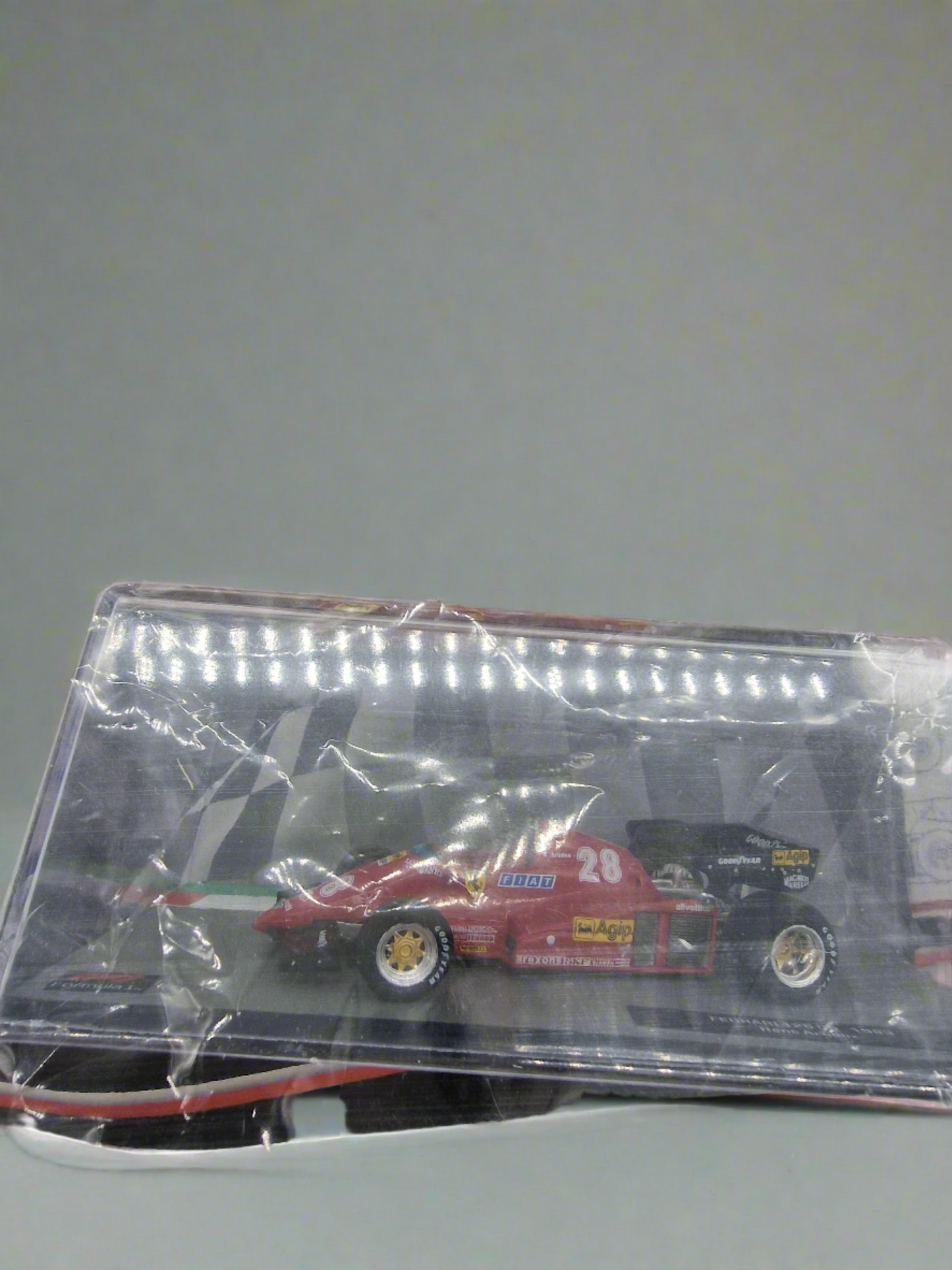 1:43 Model of Rene Arnoux Ferrari 126 C3 Formula 1 Car from 1983 With Magazine