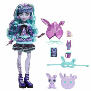Monster High Creepover Party Twyla Doll with dustin and Accessories