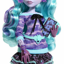 Load image into Gallery viewer, Monster High Creepover Party Twyla Doll with dustin and Accessories