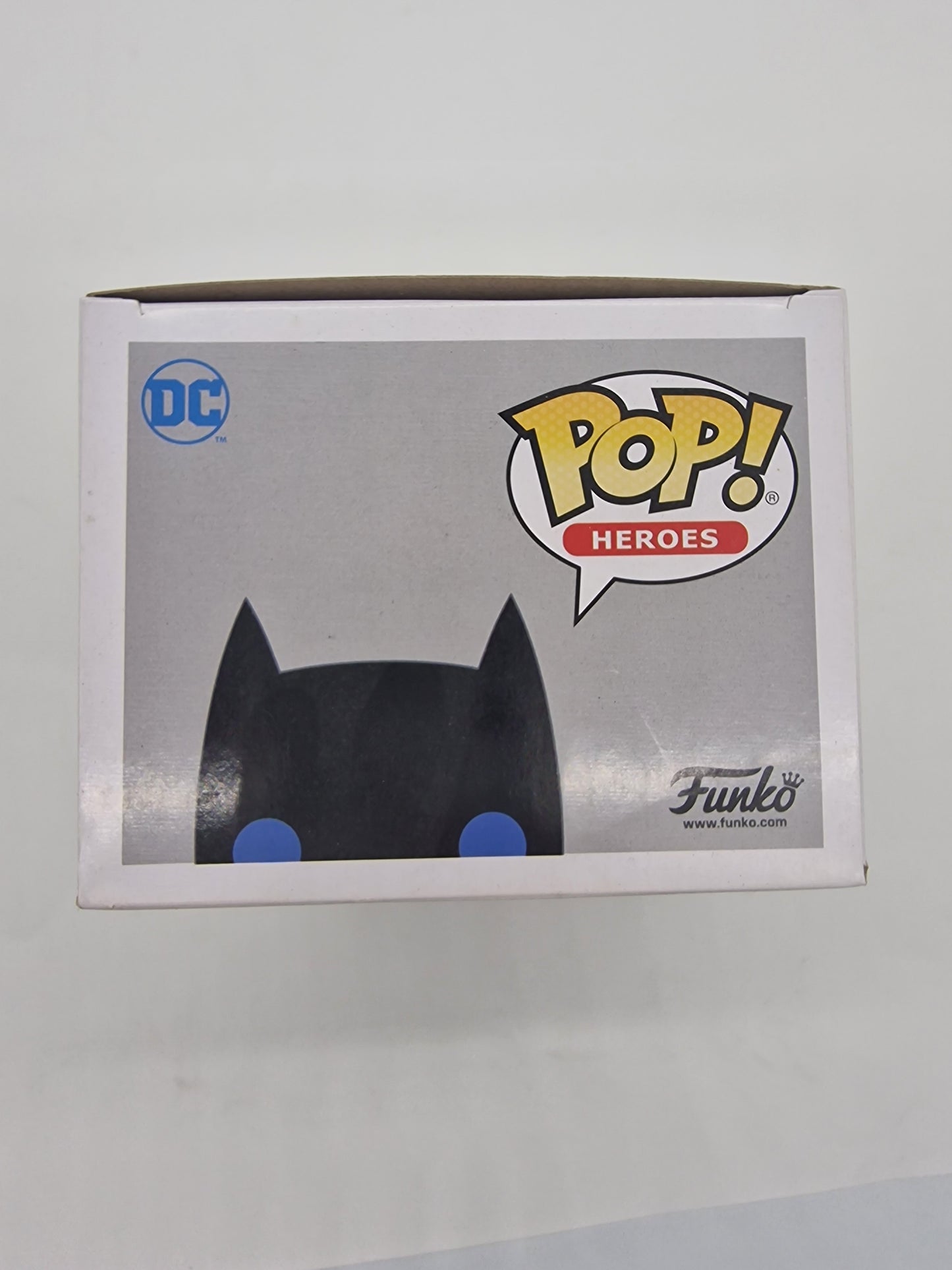 Funko Pop Super Heroes DC BATMAN #01 Exclusive Vinyl Figure Glow In The Dark Exc