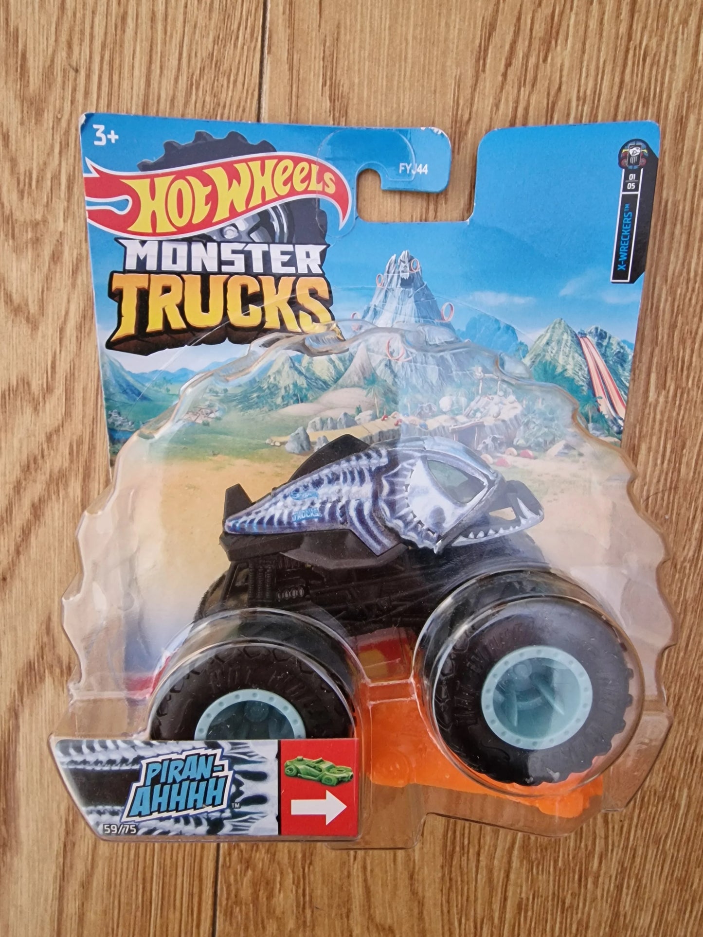 Hot Wheels Monster Trucks X-Wreckers 1/5 - Piran-ahhhh Vehicle  1:64 Scale