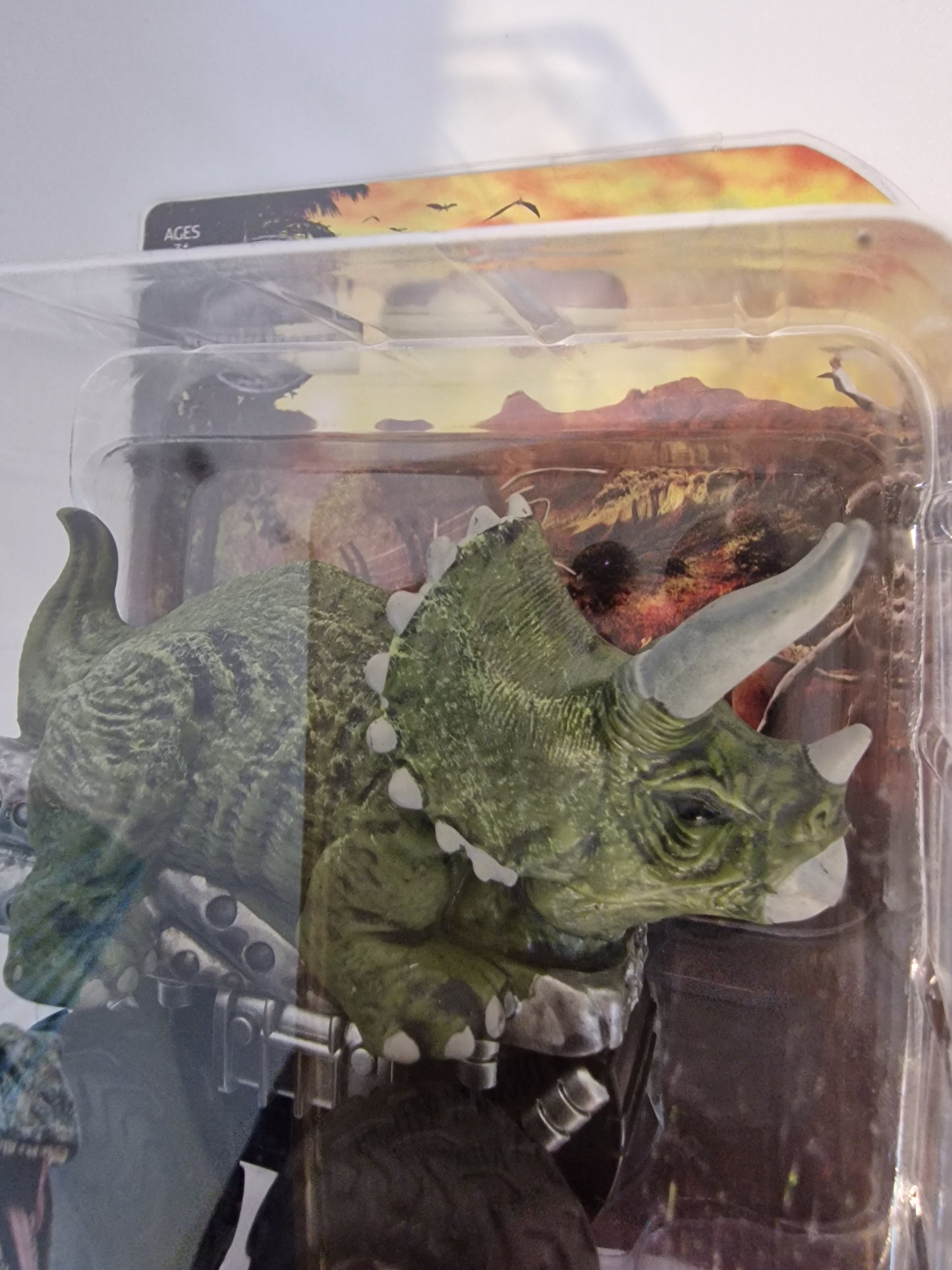 Jurassic World Triceratops Zoom Riders Pull Back Dino Car Vehicle Toy NEW