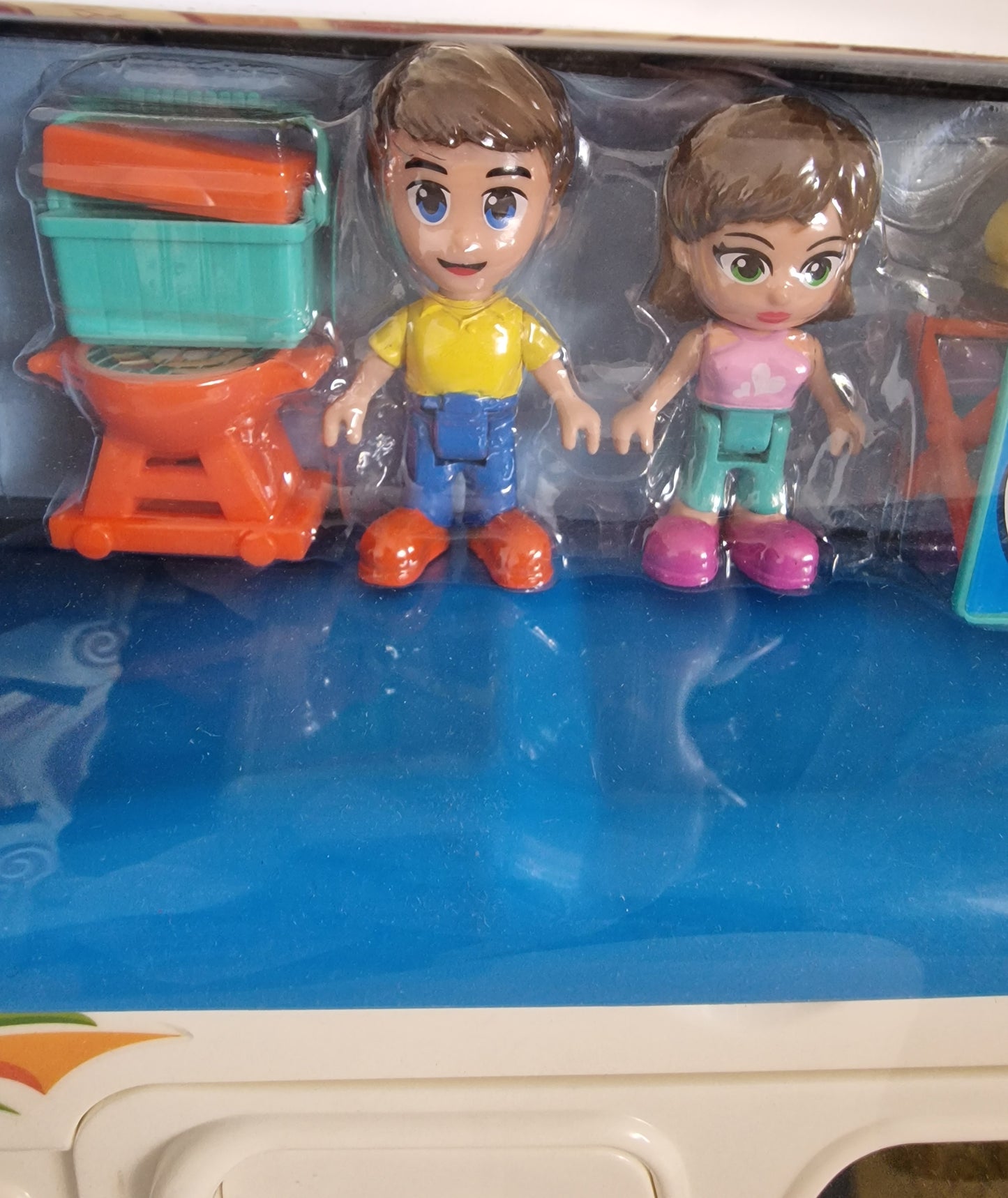 Keenway Camper Paradise Playset Camper Van Toy with Figures & Accessories NEW