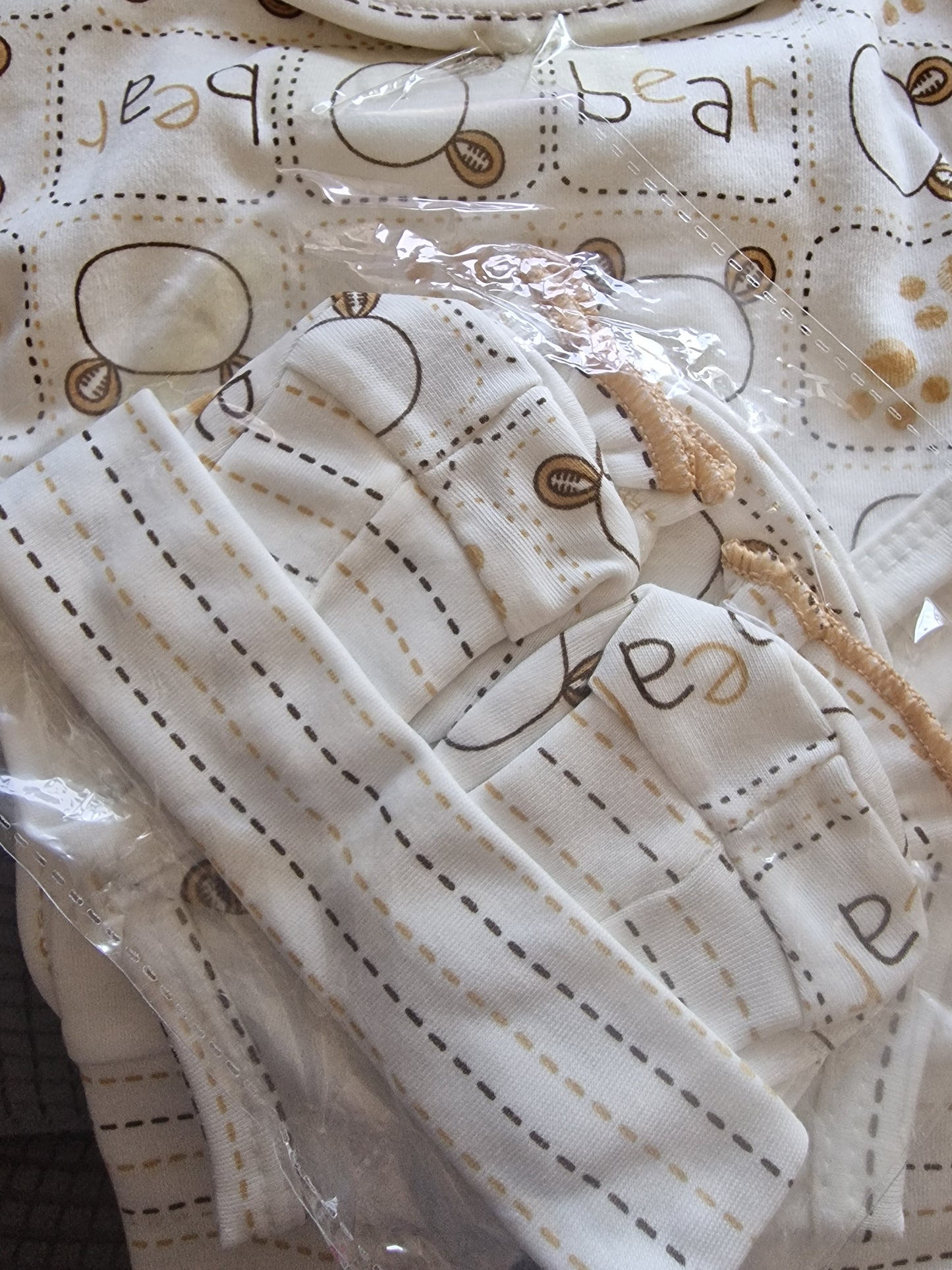 Juniors "Little Bear" 10-Piece Essential Newborn Gift Set - Neutral