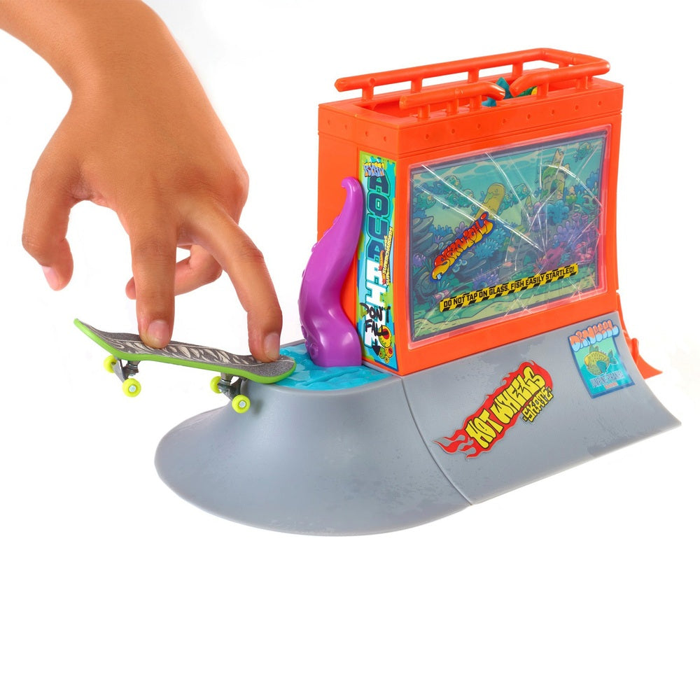 Hot Wheels Skate Aquarium Skatepark playset