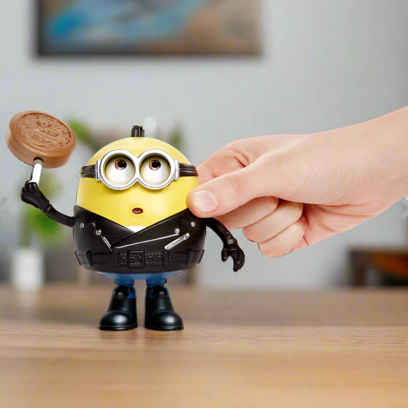 Minions: The Rise of Gru – Stone Tossing Otto Action Figure