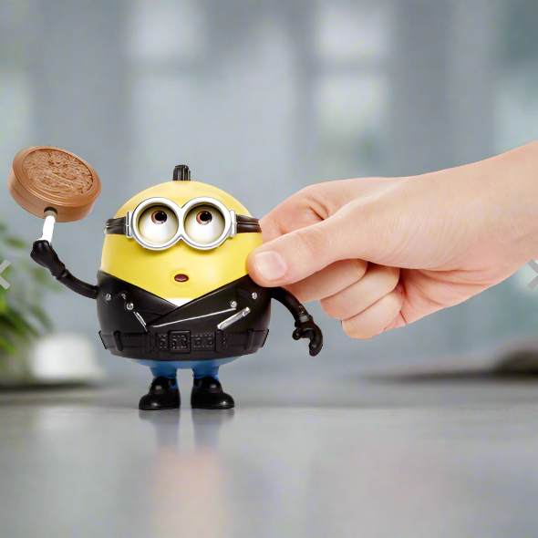 Minions: The Rise of Gru – Stone Tossing Otto Action Figure