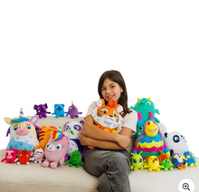 Load image into Gallery viewer, Piñata Smashlings 18cm Plush Buddy