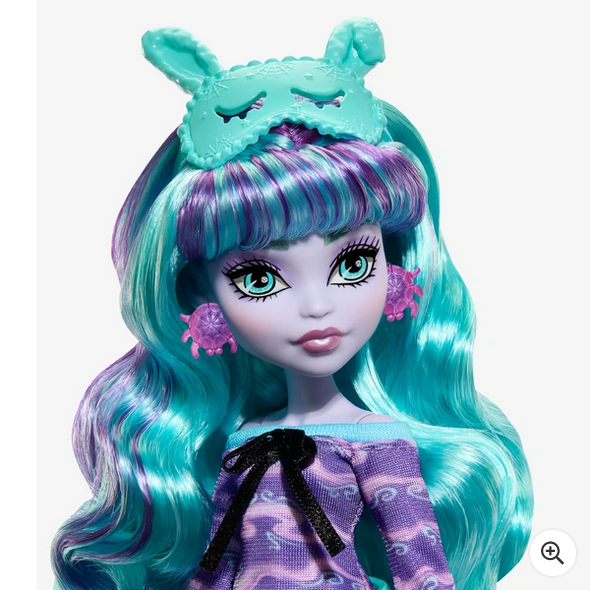 Monster High Creepover Party Twyla Doll with Pet and Accessories