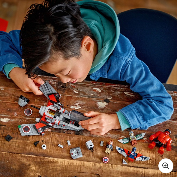 LEGO Marvel 76292 Captain America vs. Red Hulk Battle Set